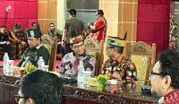 Penandatanganan MoU Rektor Universitas Palangka Raya bersama Pemerintah Kabupaten Murung Raya, diaula Gedung Rektorat UPR
