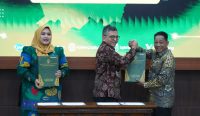 Wakil Ketua I DPRD Murung Raya bersama Bupati Murung Raya Heriyus,.S.E