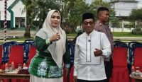 PURUK CAHU - Wakil Ketua I DPRD Murung Raya, Dina Maulidah, menyampaikan harapannya agar pelaksanaan distribusi hewan qurban menjelang Hari Raya Iduladha 1447 Hijriah tahun 2026 dapat dilakukan secara adil, merata, dan tepat sasaran, khususnya bagi masyarakat yang benar-benar membutuhkan. Hal tersebut disampaikan Dina usai menghadiri kegiatan penyerahan hewan qurban secara simbolis oleh Bupati Murung Raya kepada panitia dan pengurus Masjid Agung Al-Istiqlal Puruk Cahu, Senin (25/5).