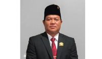 PURUK CAHU - Ketua Komisi II DPRD Kabupaten Murung Raya, Bebie, mengajak seluruh masyarakat menjadikan peringatan Hari Lahir Pancasila sebagai momentum untuk memperkuat persatuan, menjaga kerukunan, dan menumbuhkan semangat gotong royong dalam kehidupan bermasyarakat, Senin (1/6).