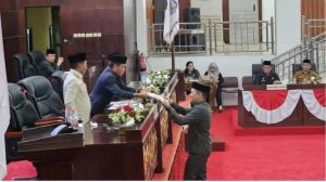 PURUK CAHU - Fraksi Partai Kebangkitan Bangsa (PKB) DPRD Kabupaten Murung Raya menyatakan menerima dan mendukung Rancangan Peraturan Daerah (Raperda) tentang Perubahan Ketiga atas Peraturan Daerah Nomor 9 Tahun 2016 tentang Pembentukan dan Susunan Perangkat Daerah.